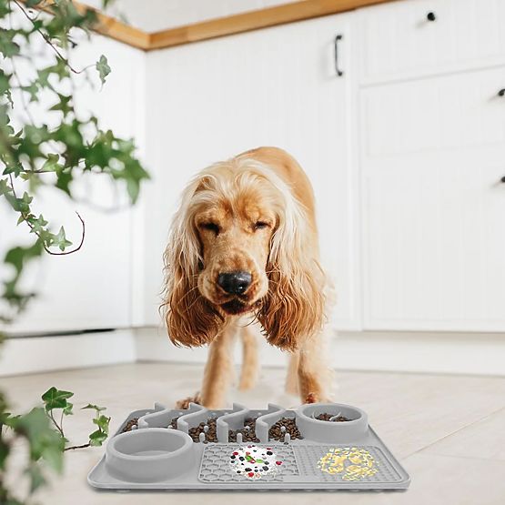 GREEN SLOW FEEDING LICK MAT