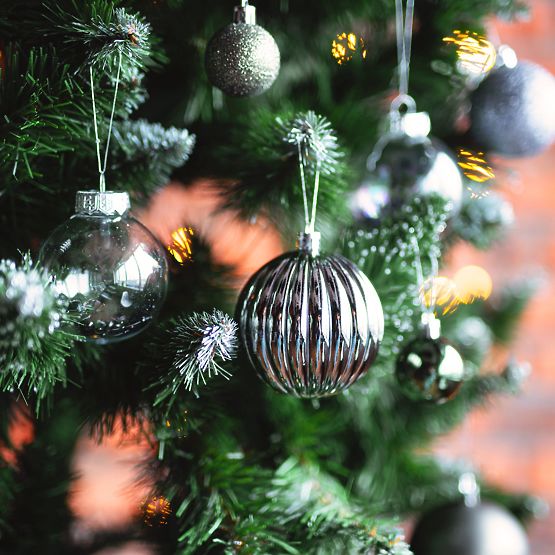 SILVER CHRISTMAS BALLS 36PCS 311433C