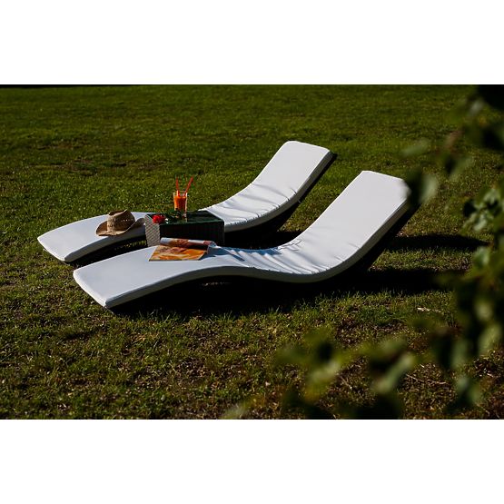 SUCCESSO Gray Technorattan Lounger Set with Table