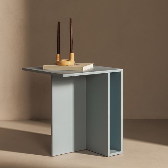 Yaso Side Table in Blue Chalk