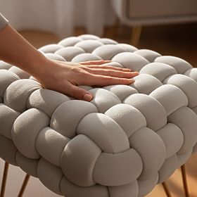 DOTTY CREAM POUF